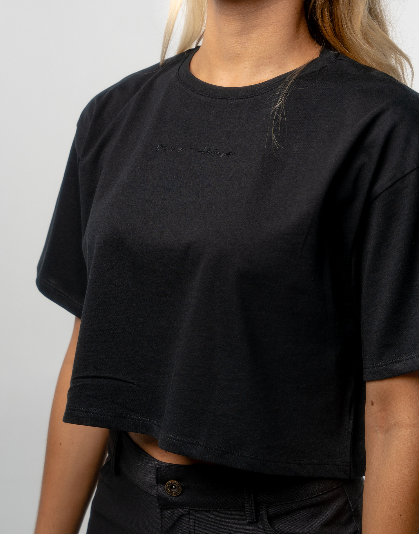 T-Shirt Crop BEREKET - Negra